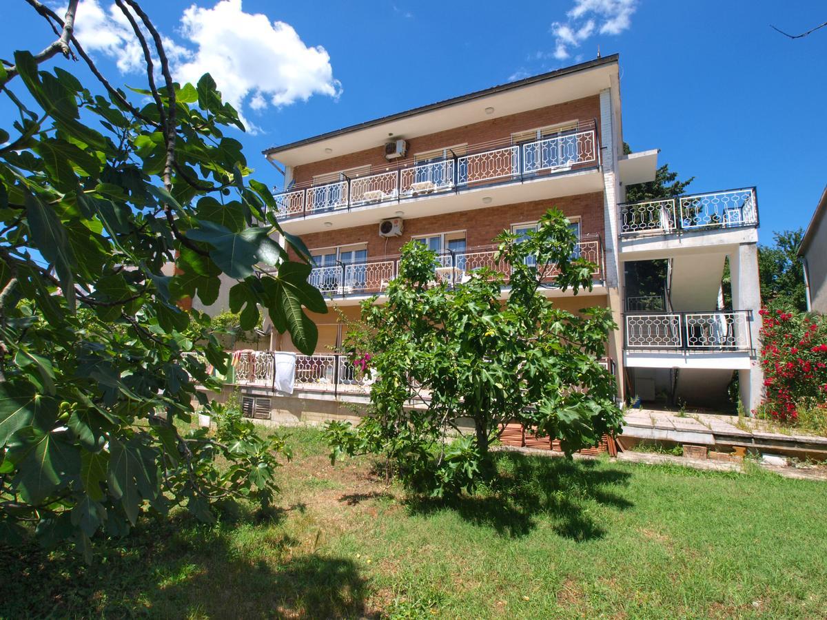 Apartments Josip 74 Pula Exterior photo